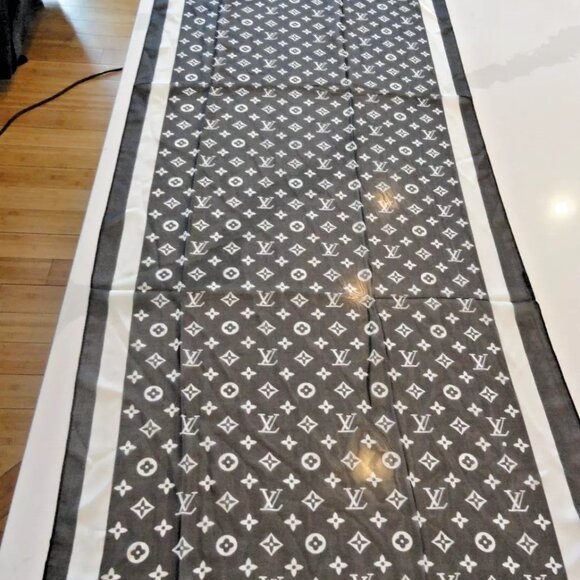 NEW AUTHENTIC RARE 2021 LOUIS VUITTON 100% SILK SCARF SCARVE BLACK WHITE 60"X20" - Picture 12 of 12